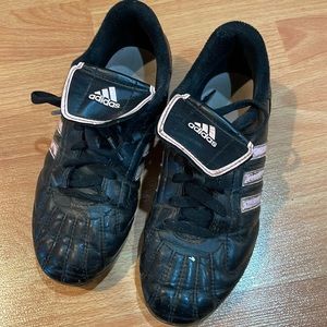 Adidas black & pink soccer cleats girls size 3